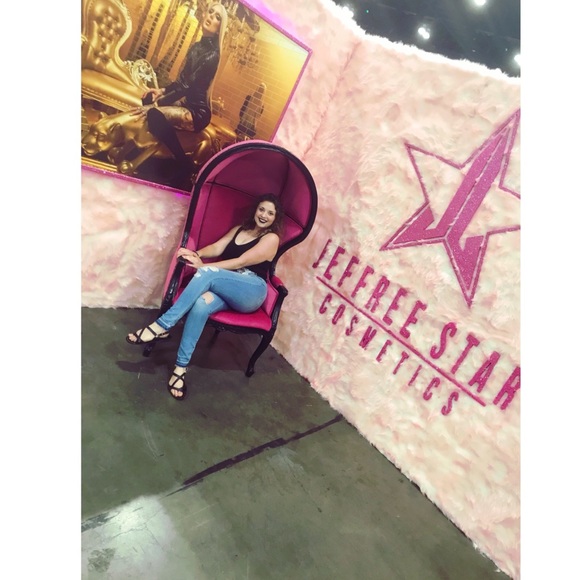 Meet Your Posher - Picture 3 of 7